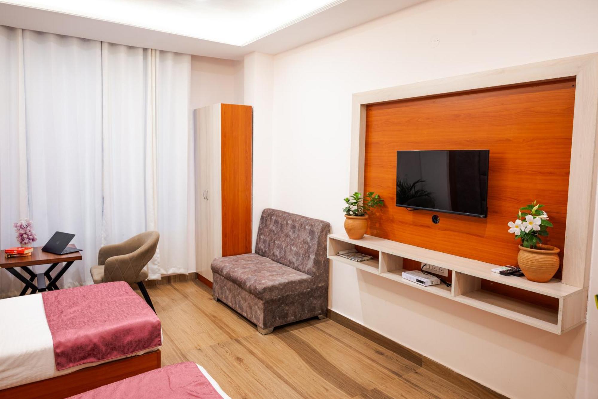 Hotel Sagar Residency - Best Mountain View Hotel In ปาแลมปูร์ ภายนอก รูปภาพ
